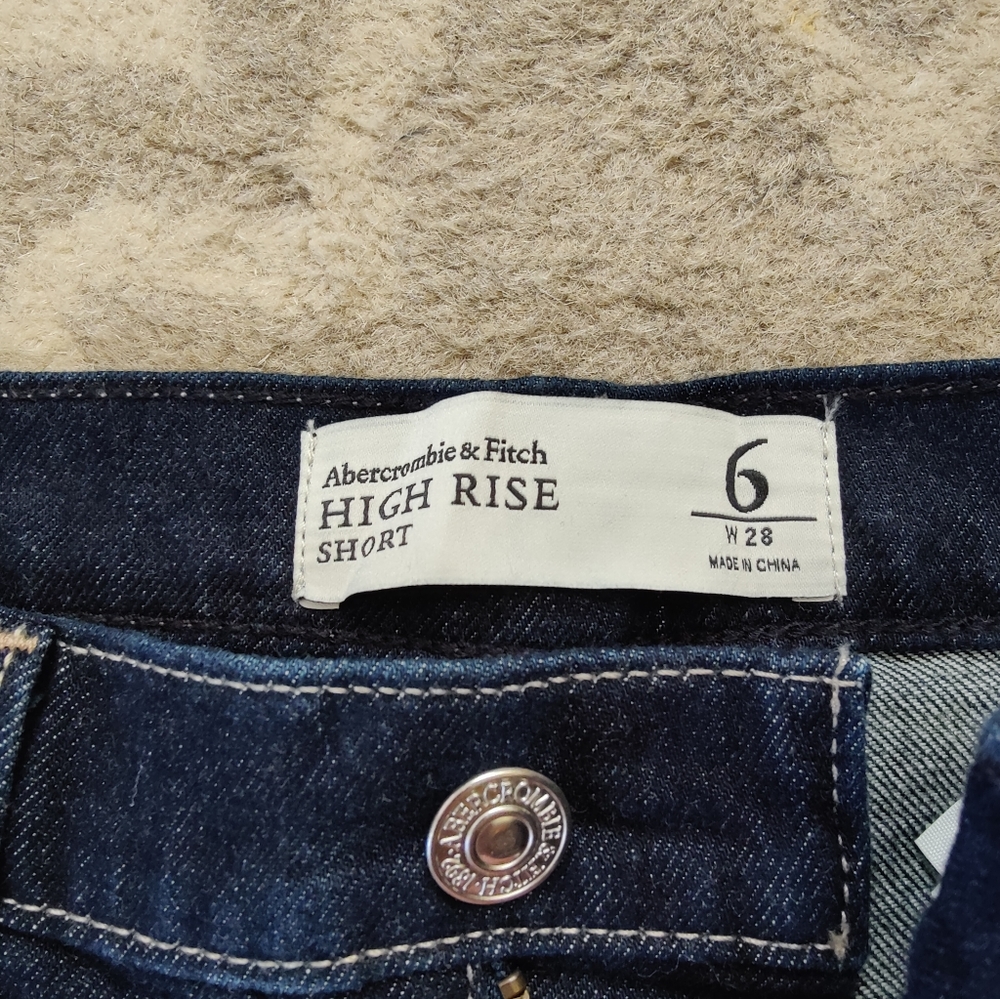 Abercrombie High Rise Mid Short - Picture 3 of 3